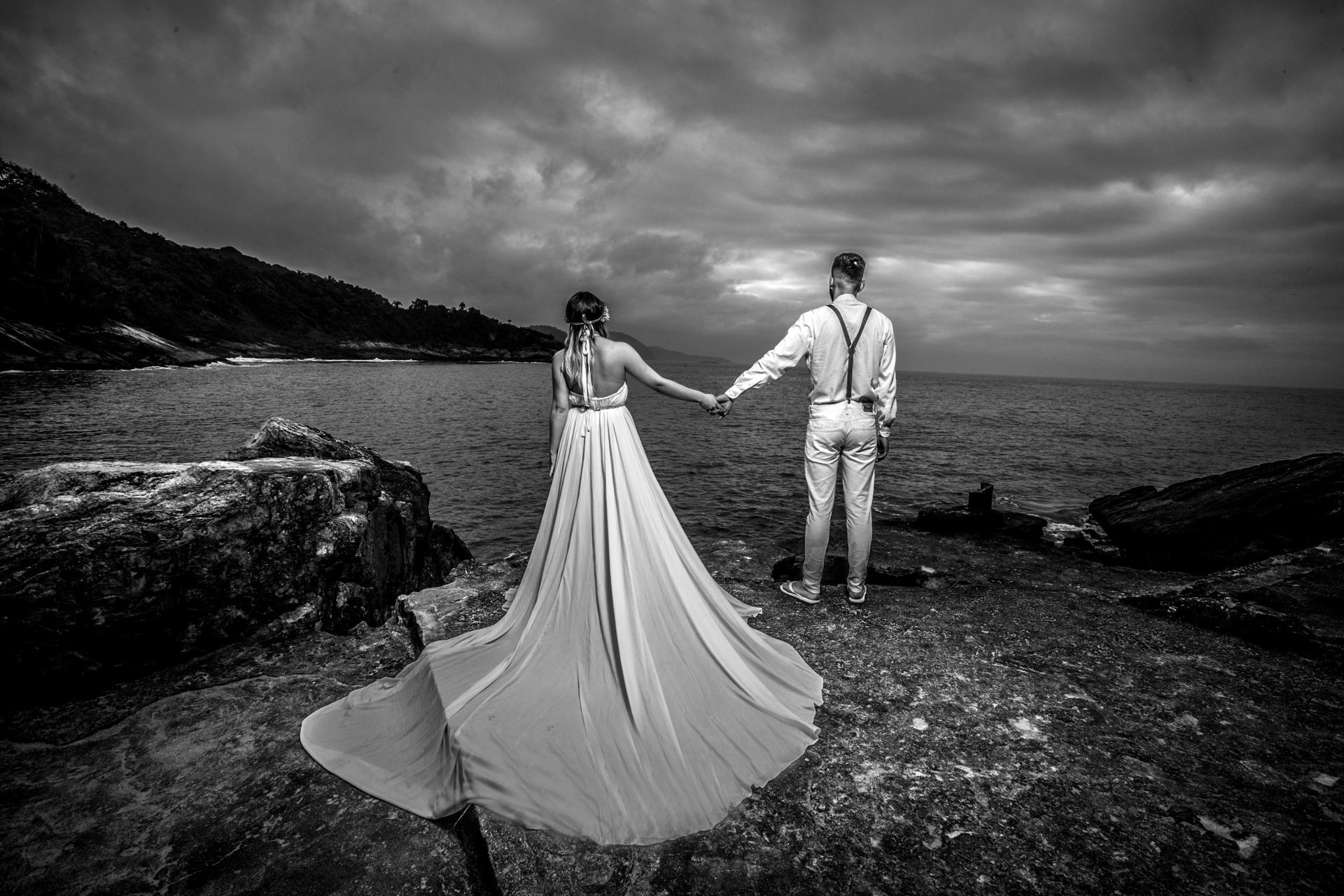 Foto Quando a Noiva e O Noivo faz tudo ficar ainda mais Inesquecível Praia de Guarujá  - Imagem 3