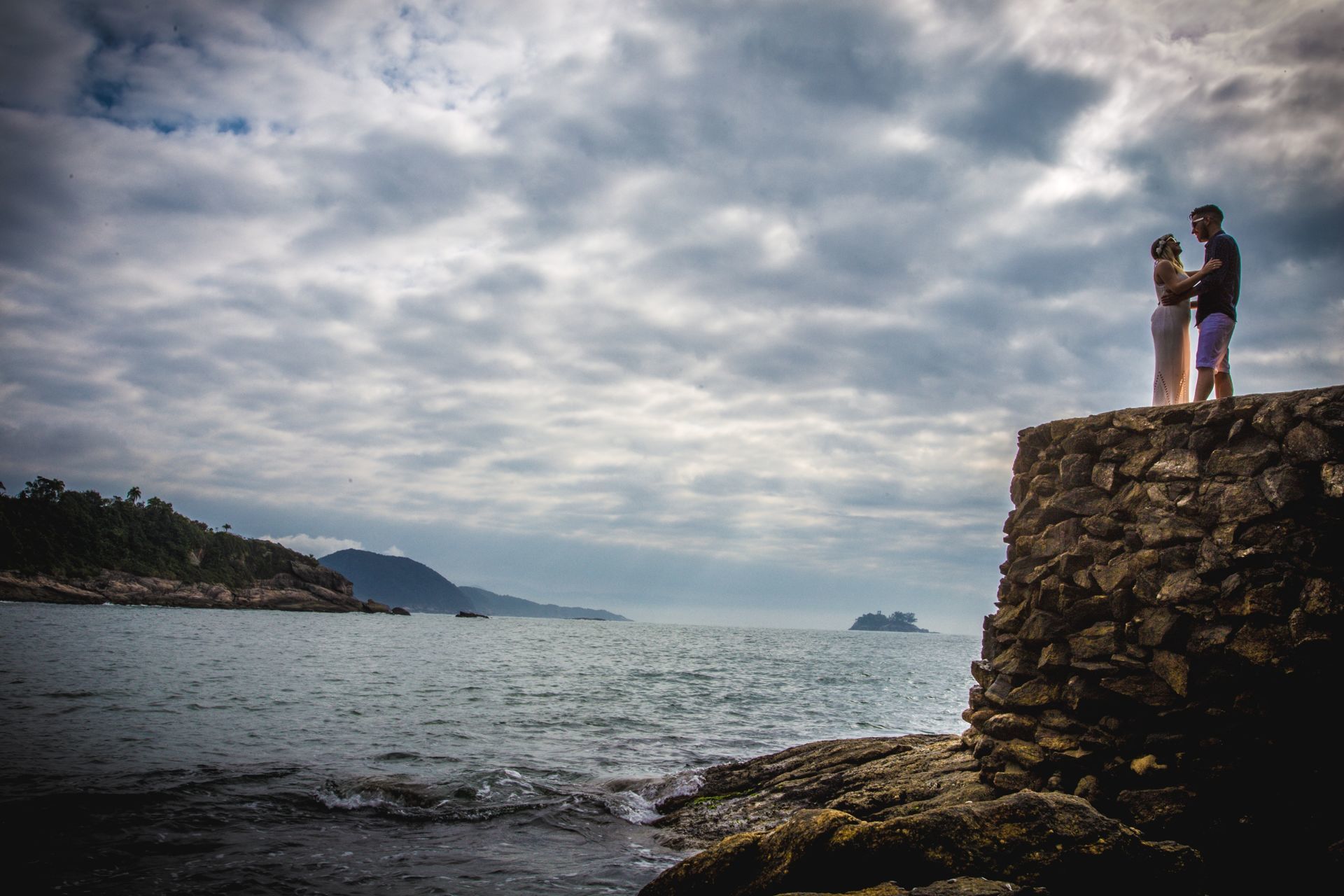 Foto Quando a Noiva e O Noivo faz tudo ficar ainda mais Inesquecível Praia de Guarujá  - Imagem 26