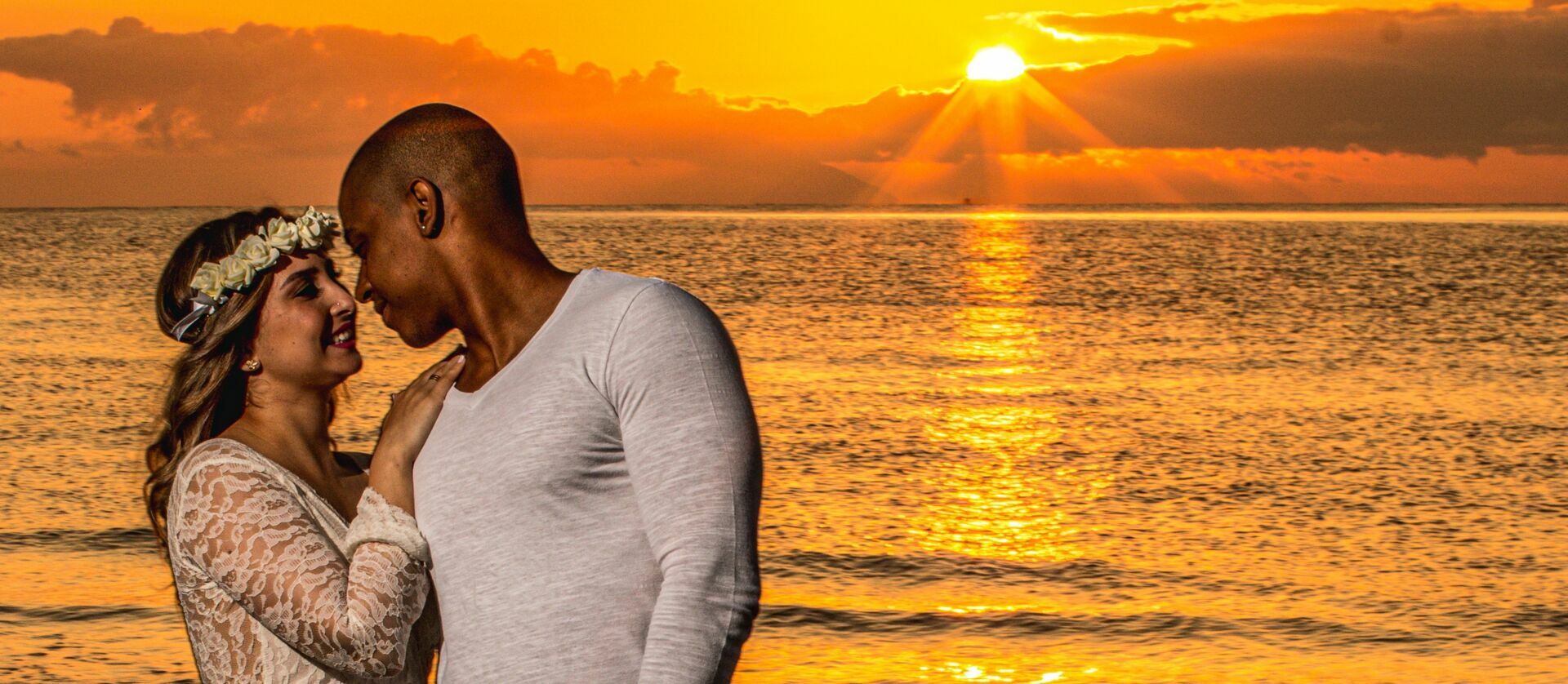 Foto Um Pré Wedding no nascer do Sol do Guaruja  - Imagem 1